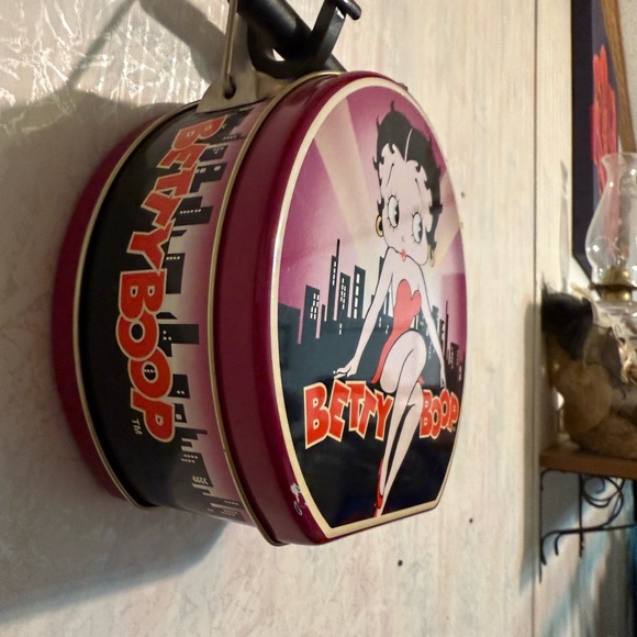 Vintage 2005 Betty Boop Round Lunch Box, In Good Condition, Great For Collectors - Picture 4 of 11